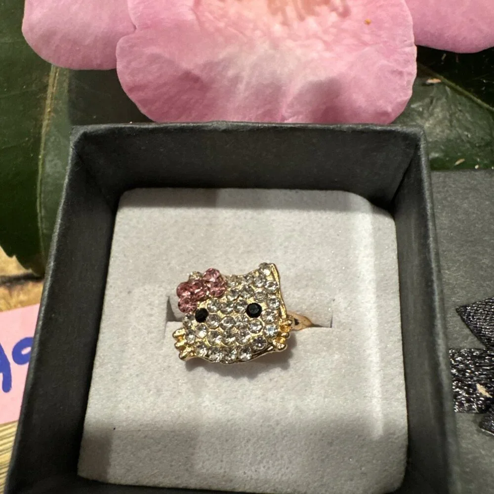 Adorable Hello Kitty Cat Kitten Silvertone Costume Adjustable Ring NEW w Box A9